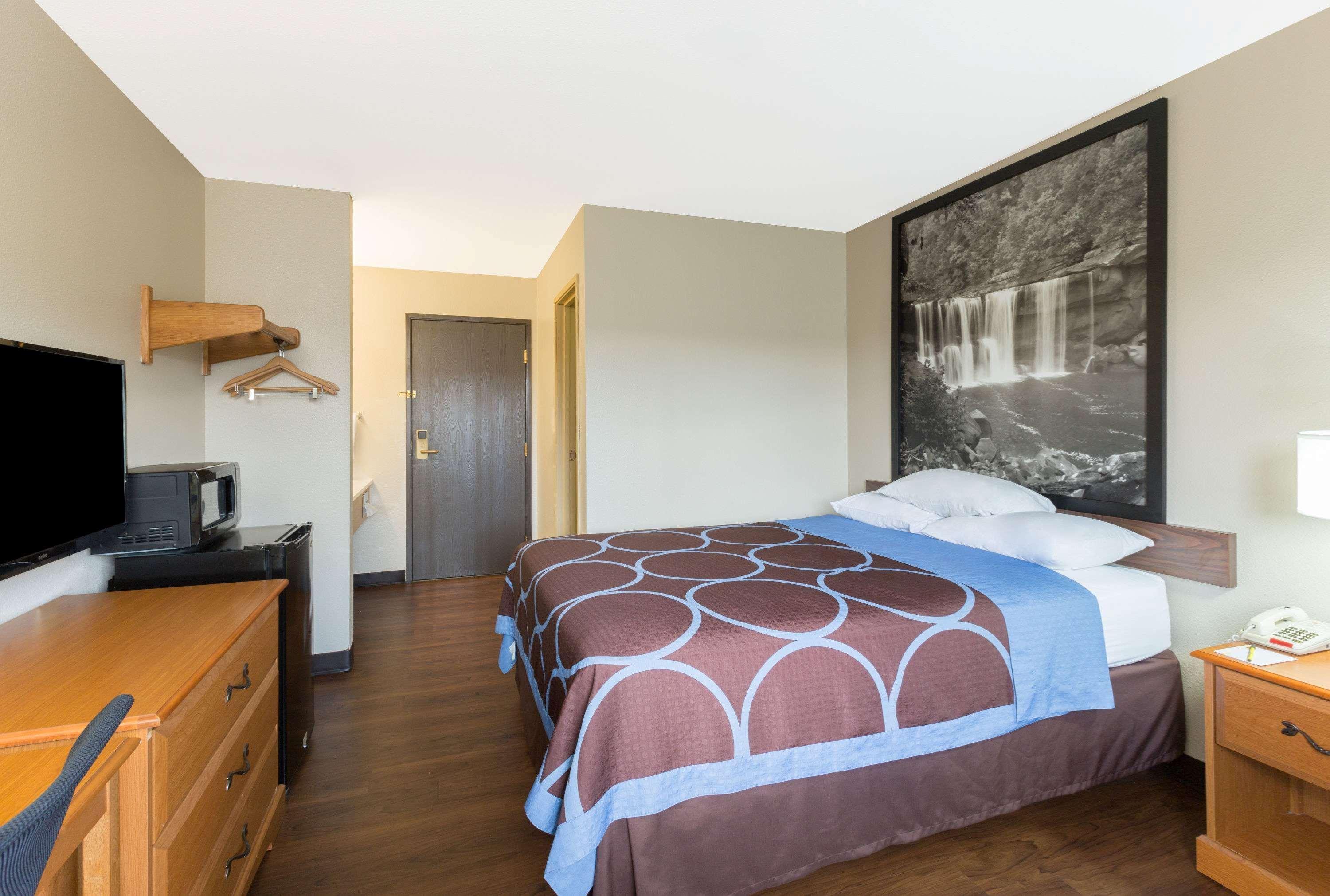 Super 8 By Wyndham Radcliff Ft. Knox Area Hotell Eksteriør bilde