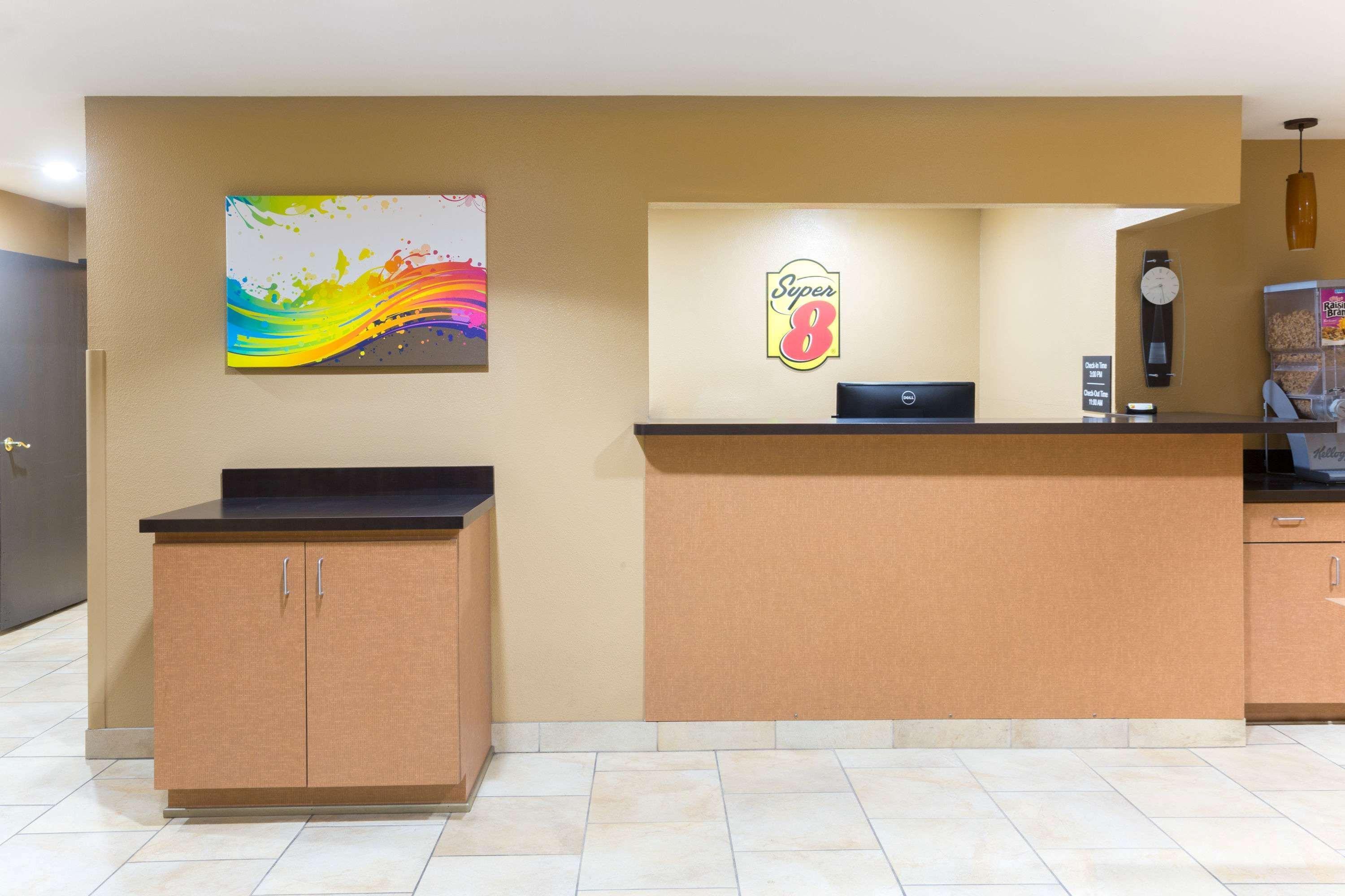 Super 8 By Wyndham Radcliff Ft. Knox Area Hotell Eksteriør bilde