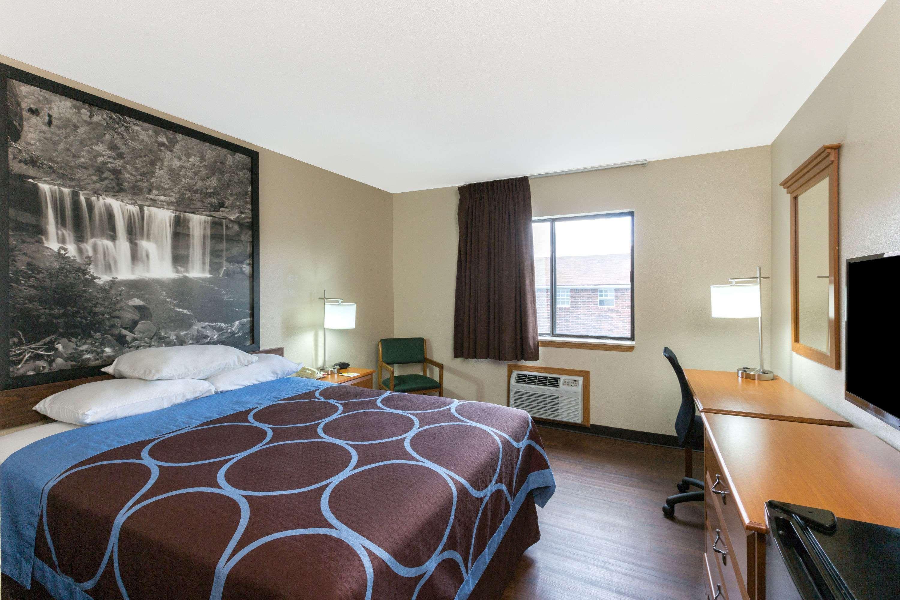 Super 8 By Wyndham Radcliff Ft. Knox Area Hotell Eksteriør bilde